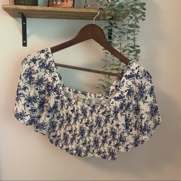 American Eagle Smocked Floral Crop Top - Picture 2 of 4